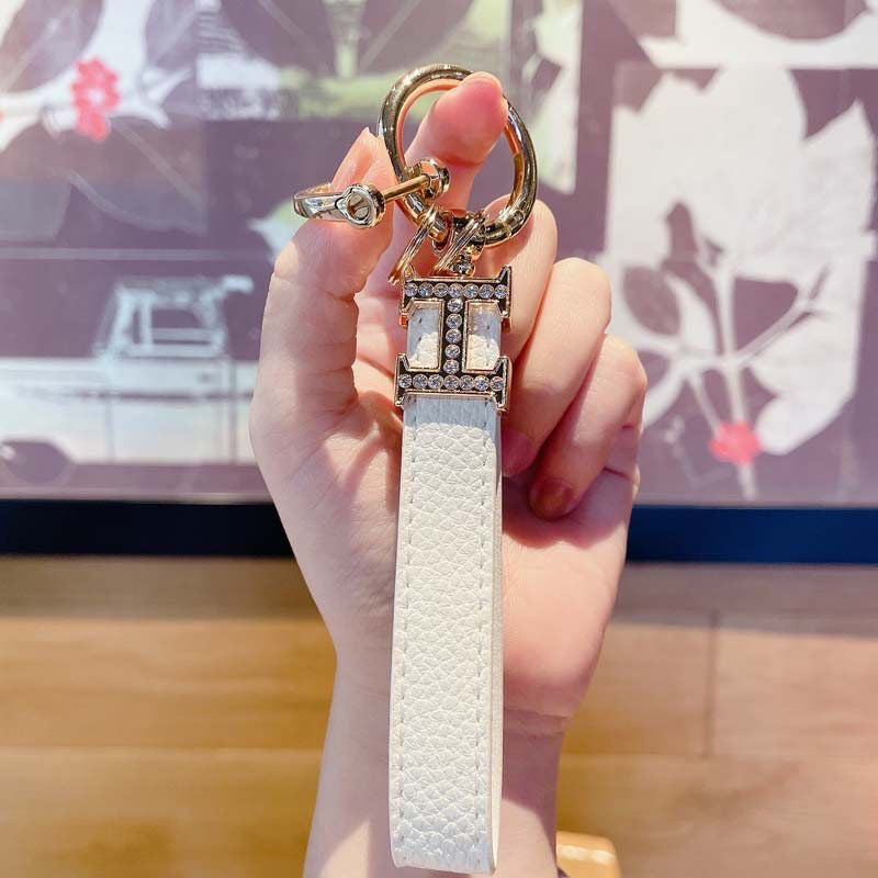 Rhinestone-embellished "H" car keychain – a stylish, creative bag charm and premium, trendy gift.