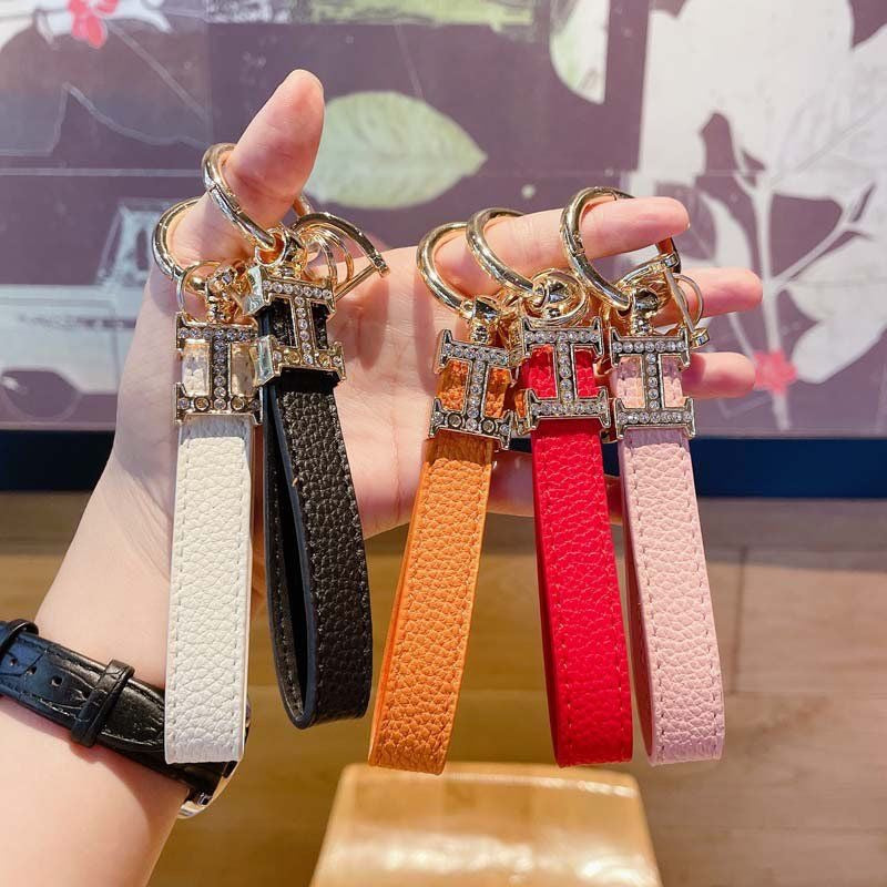 Rhinestone-embellished "H" car keychain – a stylish, creative bag charm and premium, trendy gift.