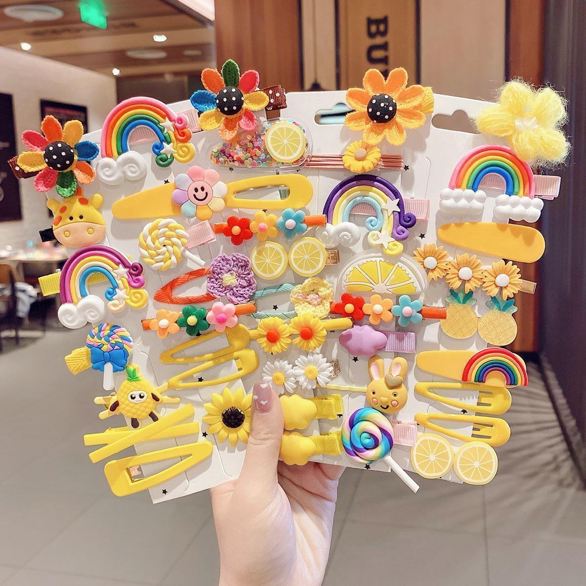 Cute cartoon hair clips and princess-style hair accessories for babies and children—perfect for securing stray strands.