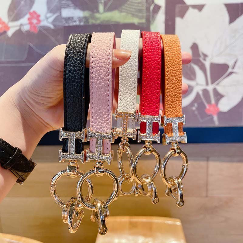 Rhinestone-embellished "H" car keychain – a stylish, creative bag charm and premium, trendy gift.