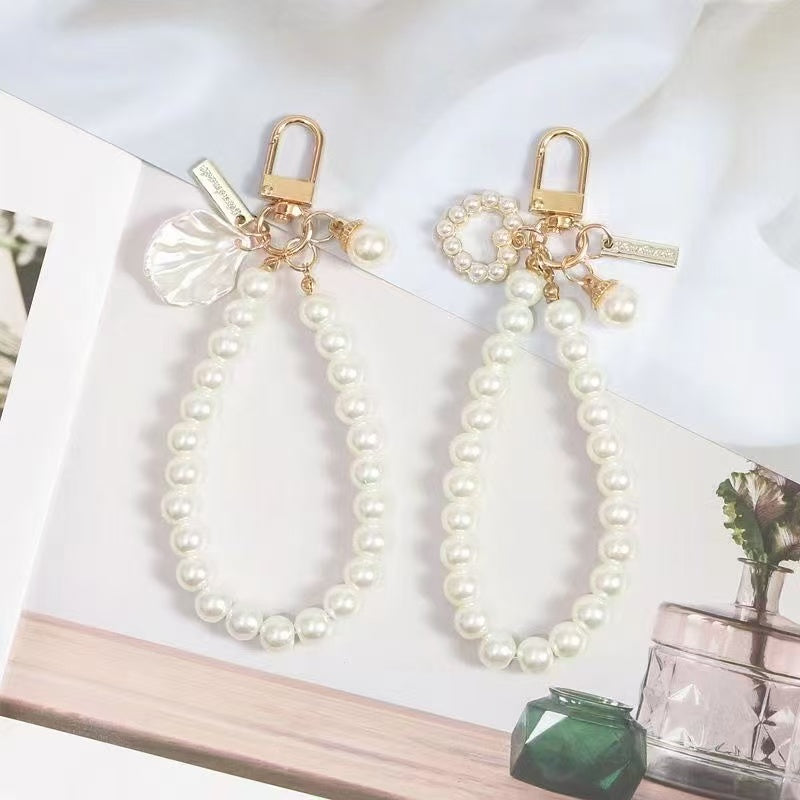 Trendy Mother-of-Pearl Shell Flower Keychain Charm for Student Bags