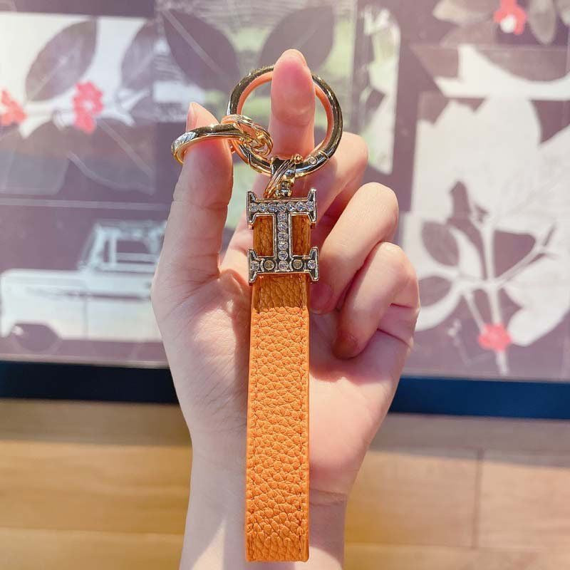 Rhinestone-embellished "H" car keychain – a stylish, creative bag charm and premium, trendy gift.