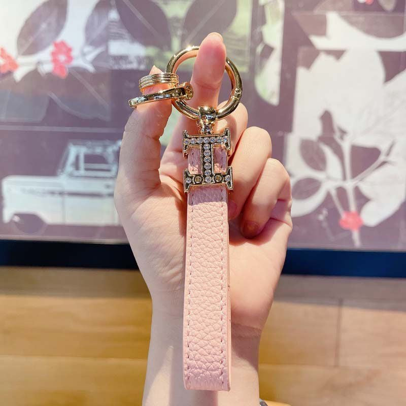 Rhinestone-embellished "H" car keychain – a stylish, creative bag charm and premium, trendy gift.