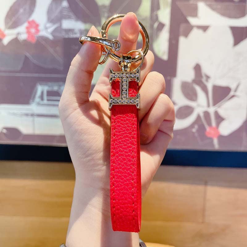 Rhinestone-embellished "H" car keychain – a stylish, creative bag charm and premium, trendy gift.
