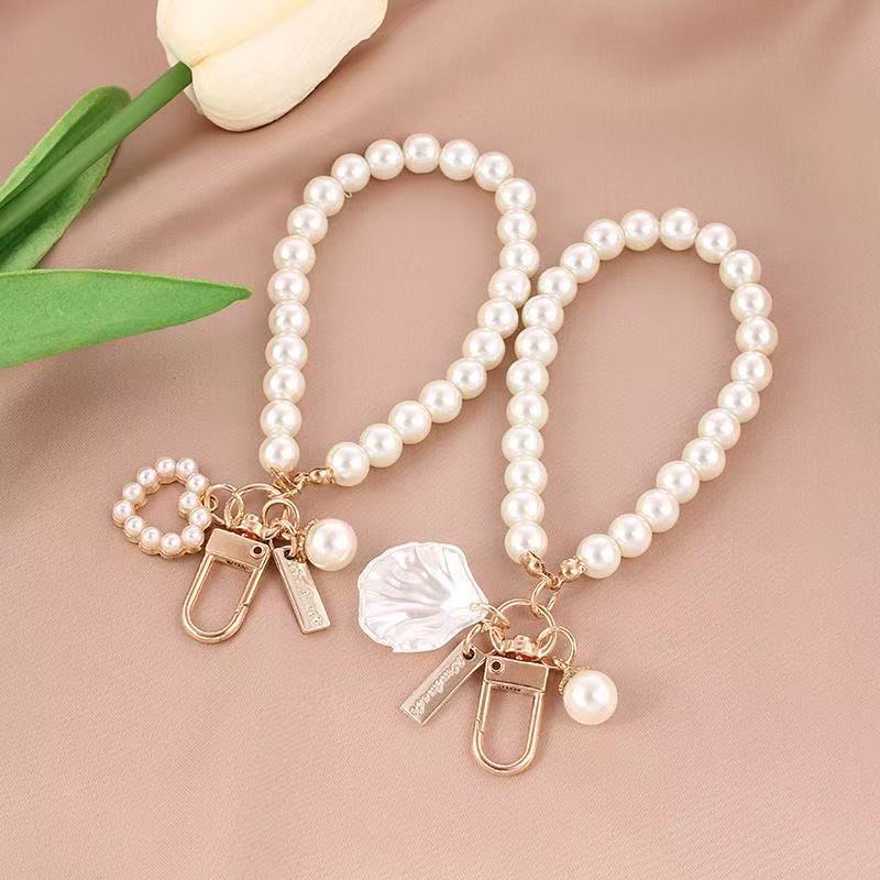 Trendy Mother-of-Pearl Shell Flower Keychain Charm for Student Bags