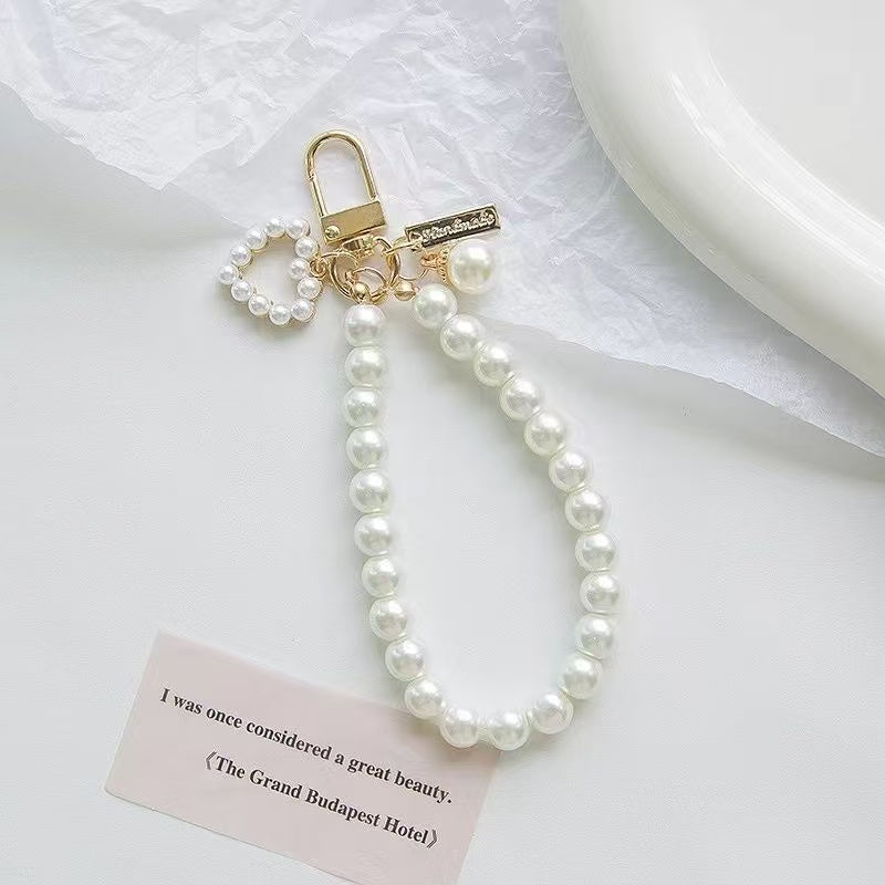 Trendy Mother-of-Pearl Shell Flower Keychain Charm for Student Bags