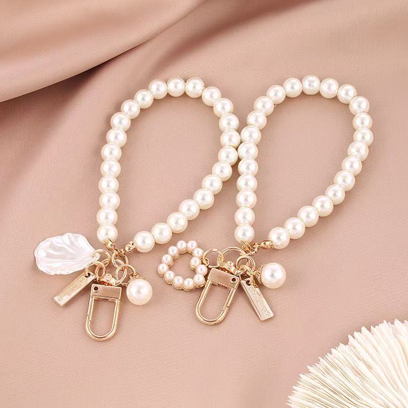 Trendy Mother-of-Pearl Shell Flower Keychain Charm for Student Bags