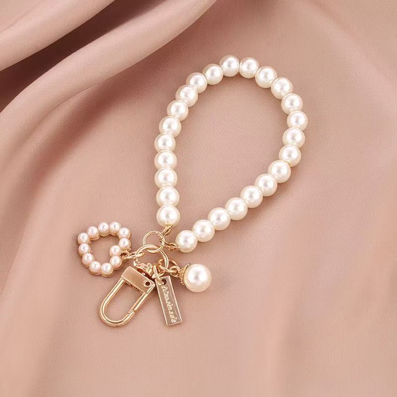 Trendy Mother-of-Pearl Shell Flower Keychain Charm for Student Bags